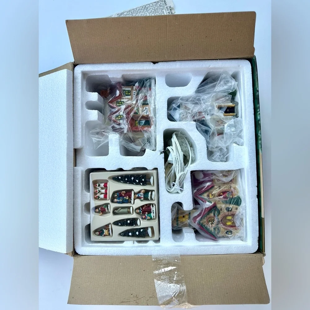 MERVYN’S Village square Mini House Set Porcelain Vintage Christmas Decor, Lights